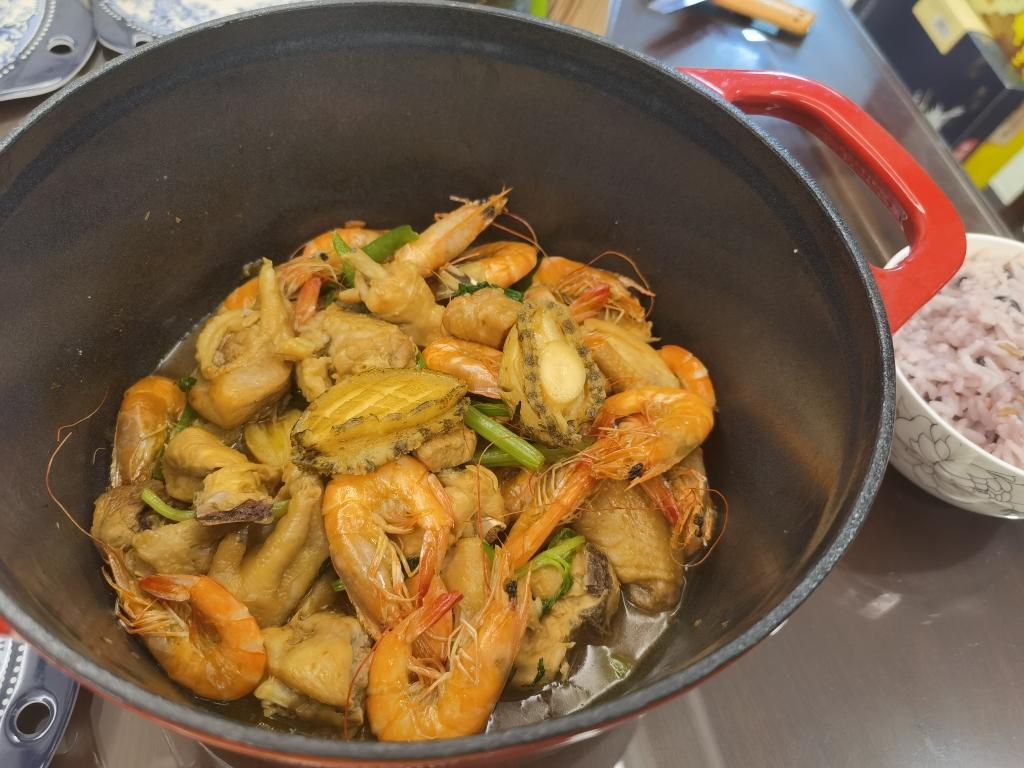鲍鱼虾鸡煲