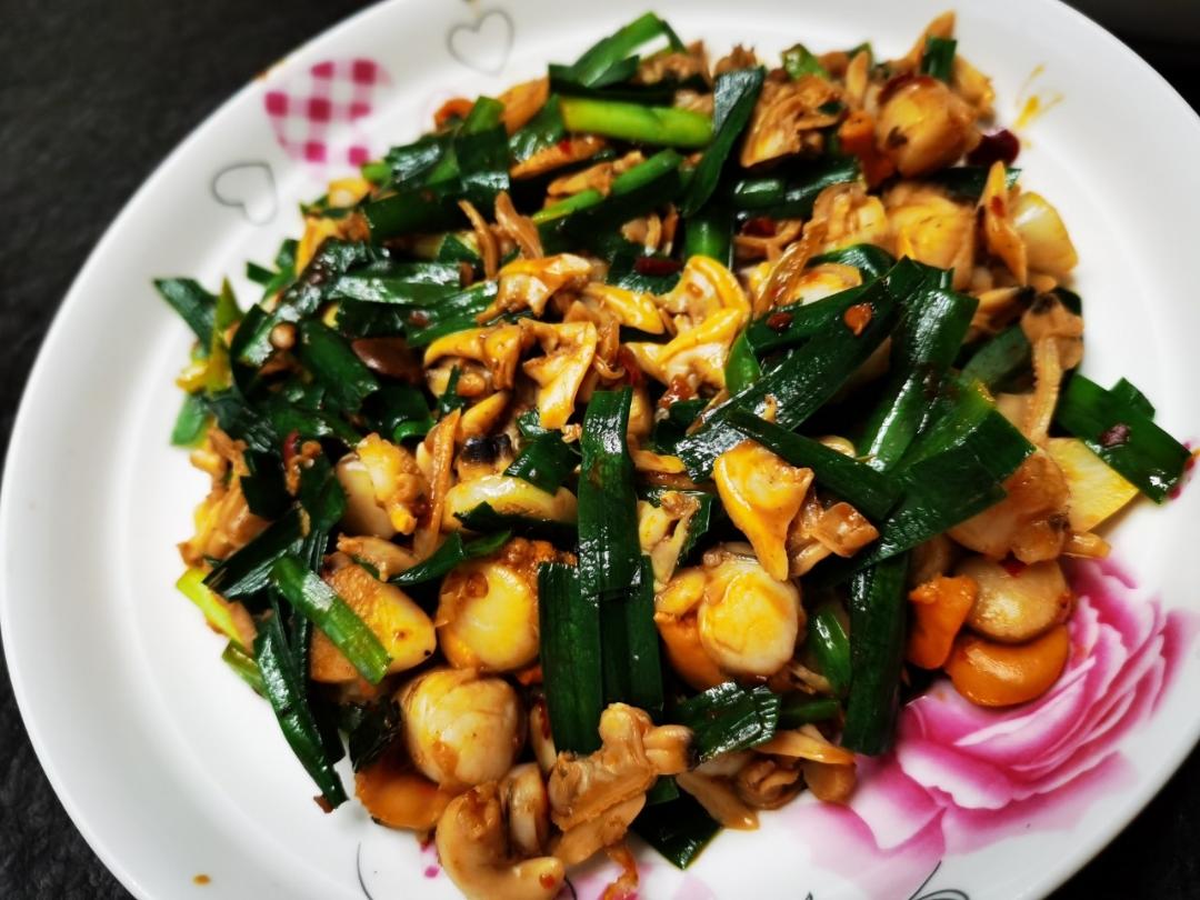 韭菜花炒花甲肉做法