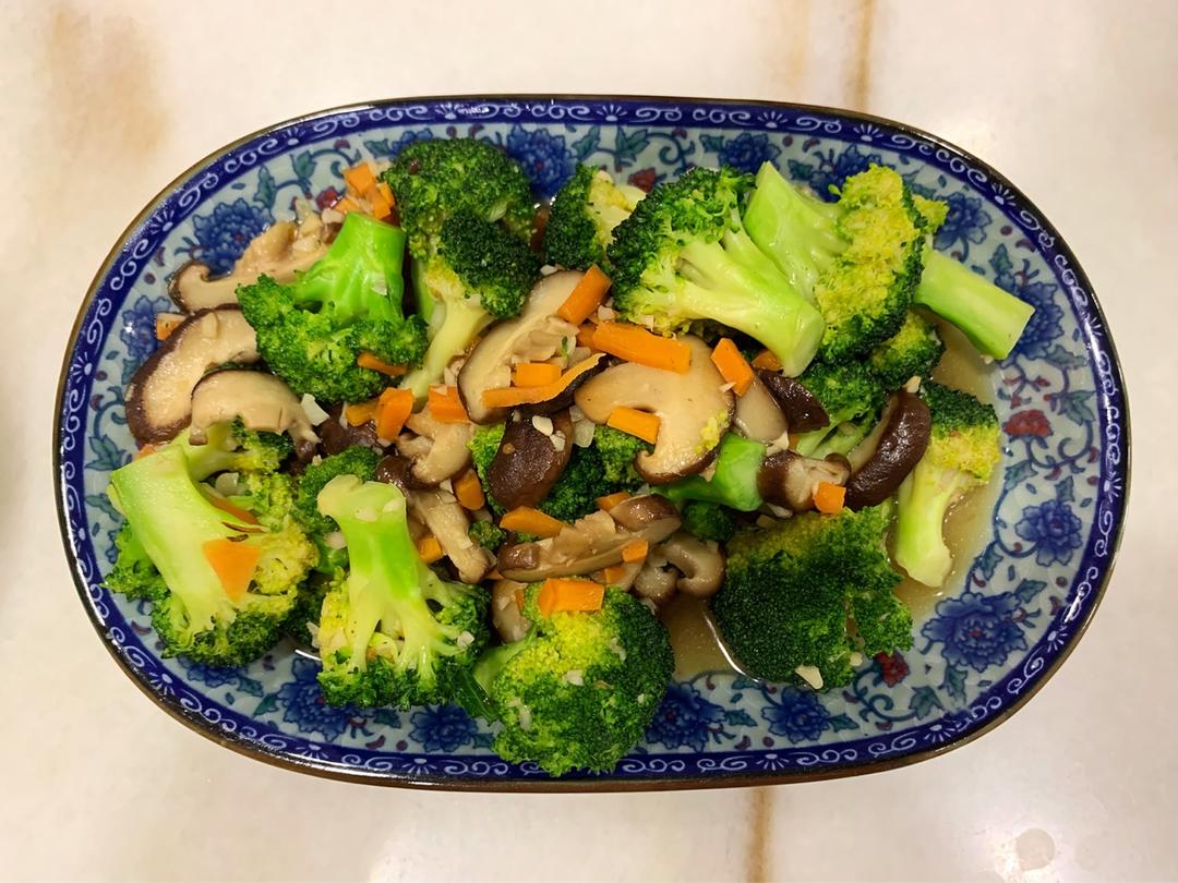 健康低脂家常菜—西兰花炒口蘑