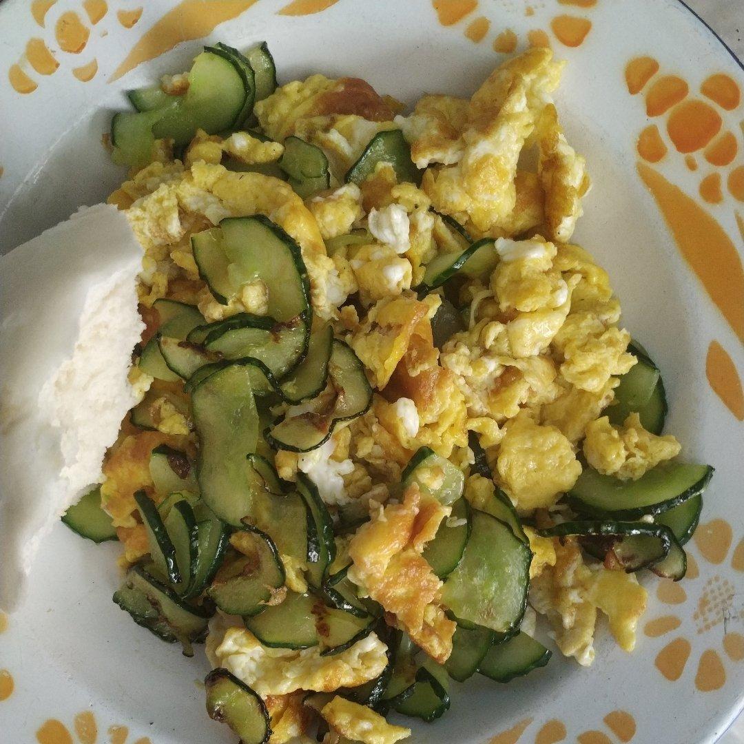 脆黄瓜炒鸡蛋～一菜登大堂