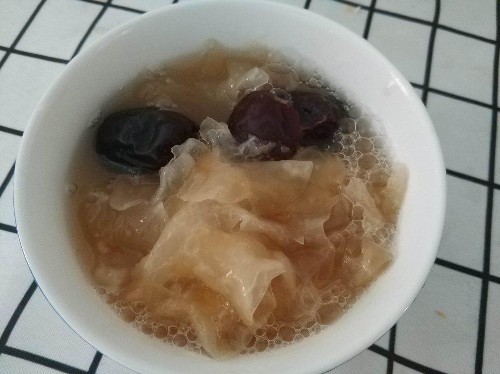 如何熬一碗黏黏糯糯的银耳羹