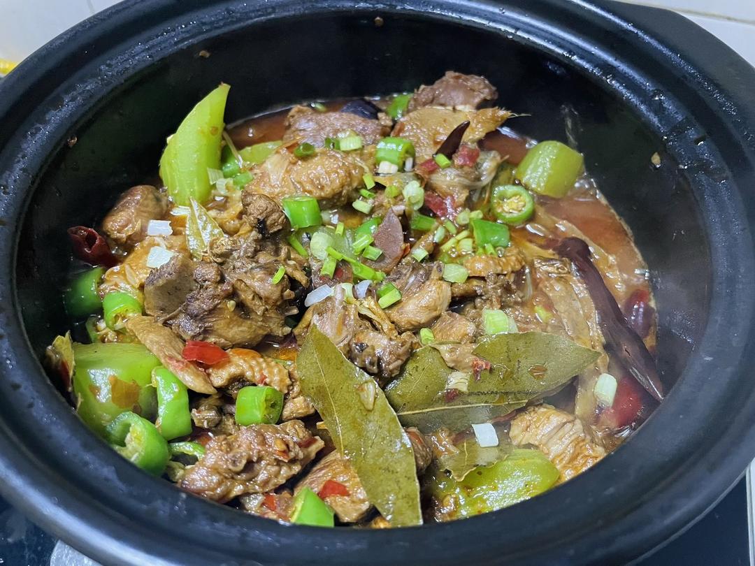 传统正宗的啤酒鸭配方和做法，鲜嫩香浓，只需炒千万不要焯水
