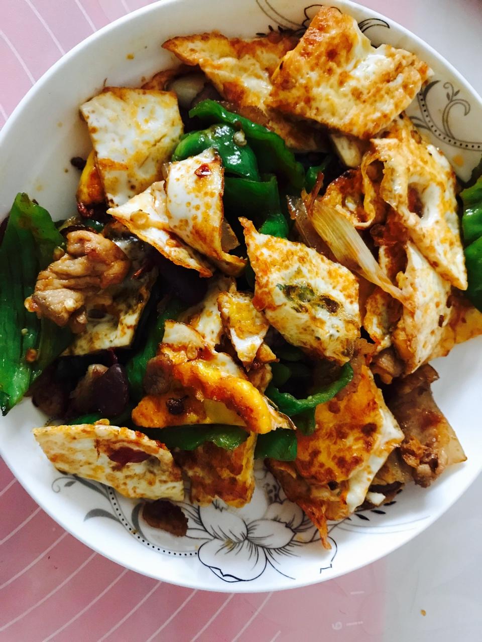 佳凝妈妈312做的荷包蛋炒五花肉简单味美又下饭