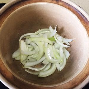 《豆豉小排 》一口砂锅就可以搞定的美味排骨的做法 步骤4