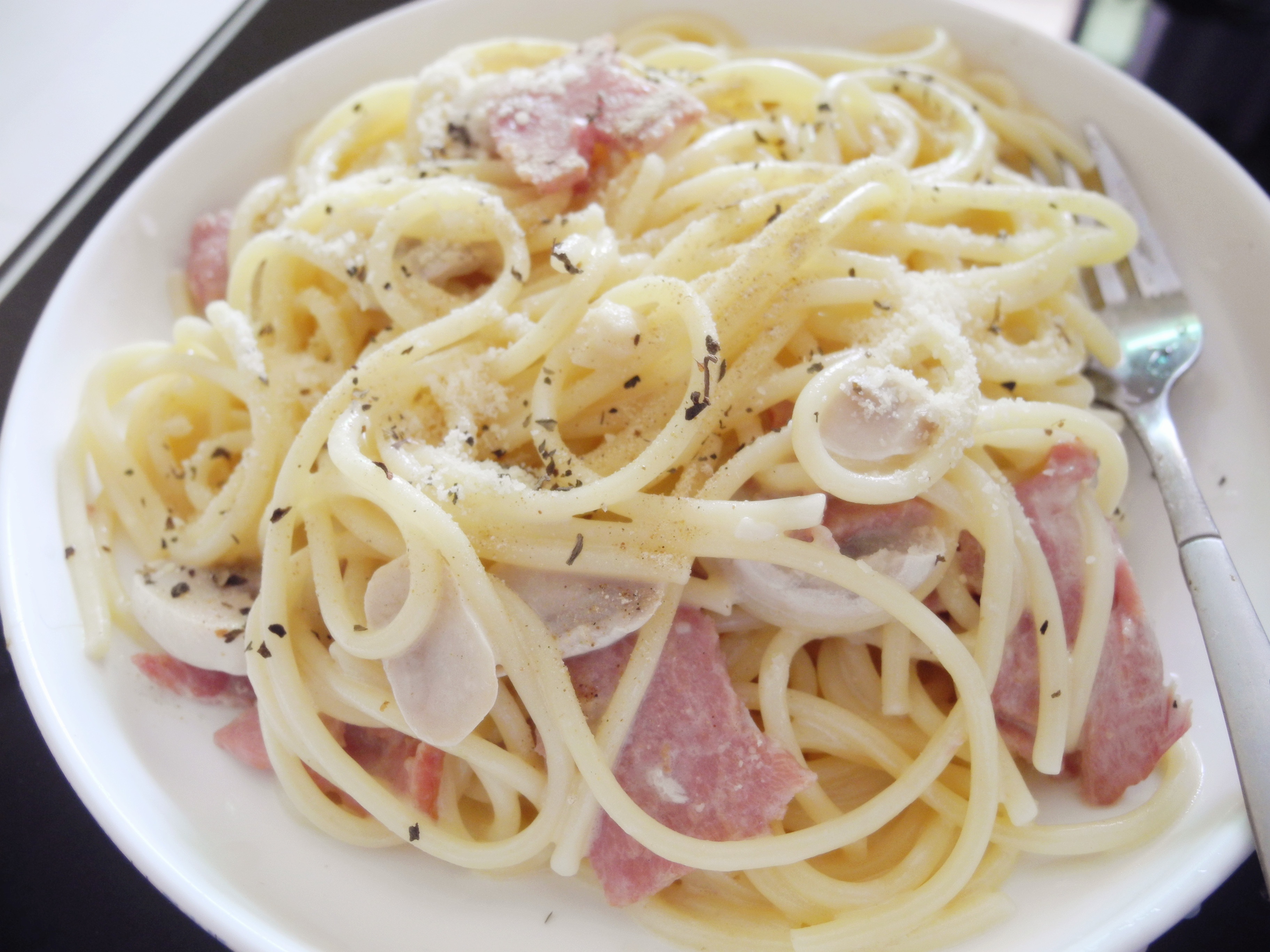 白蘑菇奶油培根意面