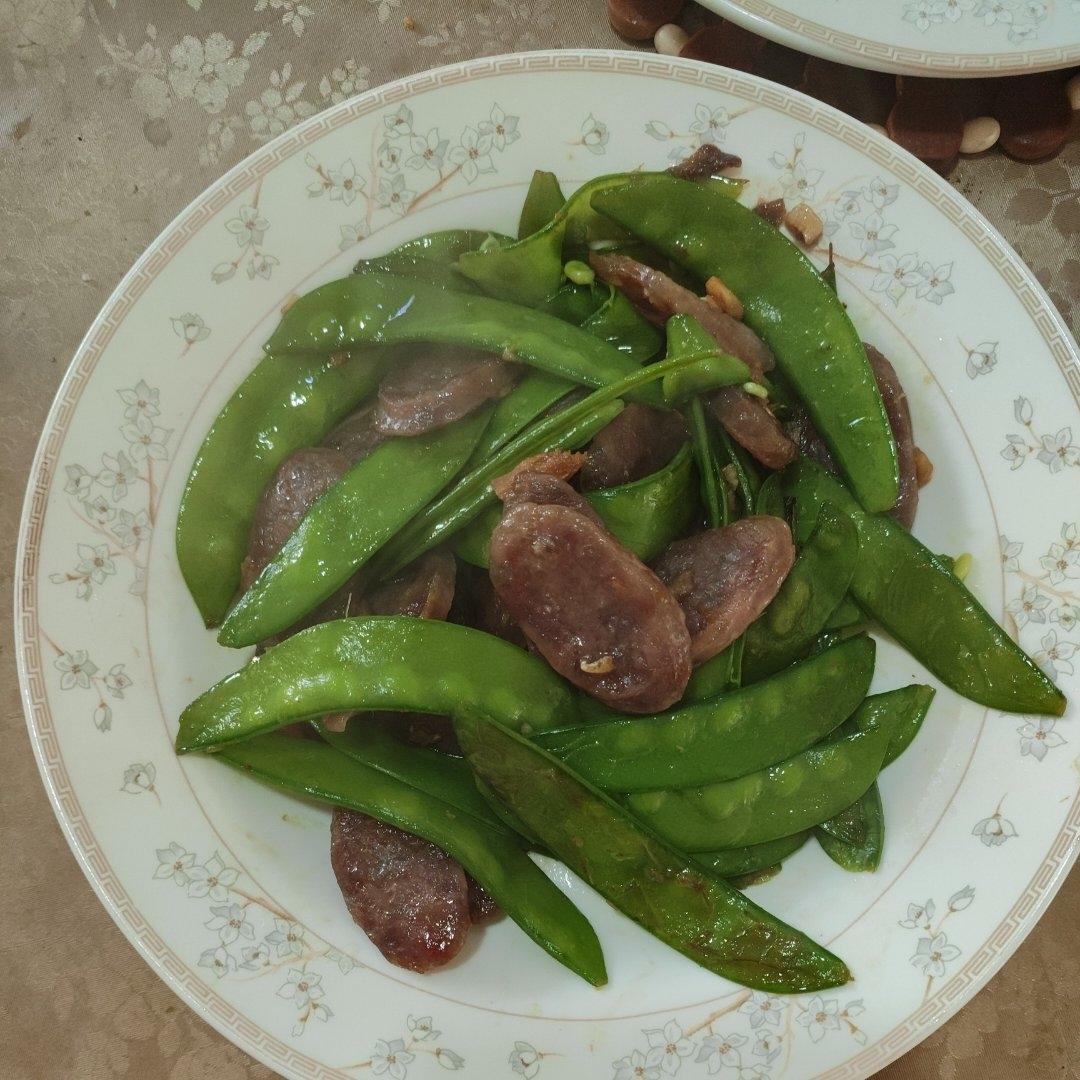 无比简单的荷兰豆炒腊肠，营养又好吃～！