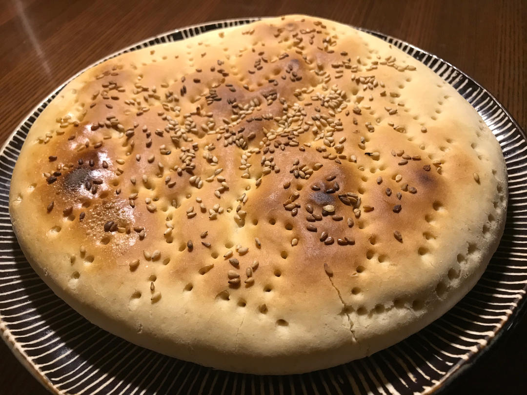 外脆内软 劲道有嚼劲的——芝麻锅饼／锅盔