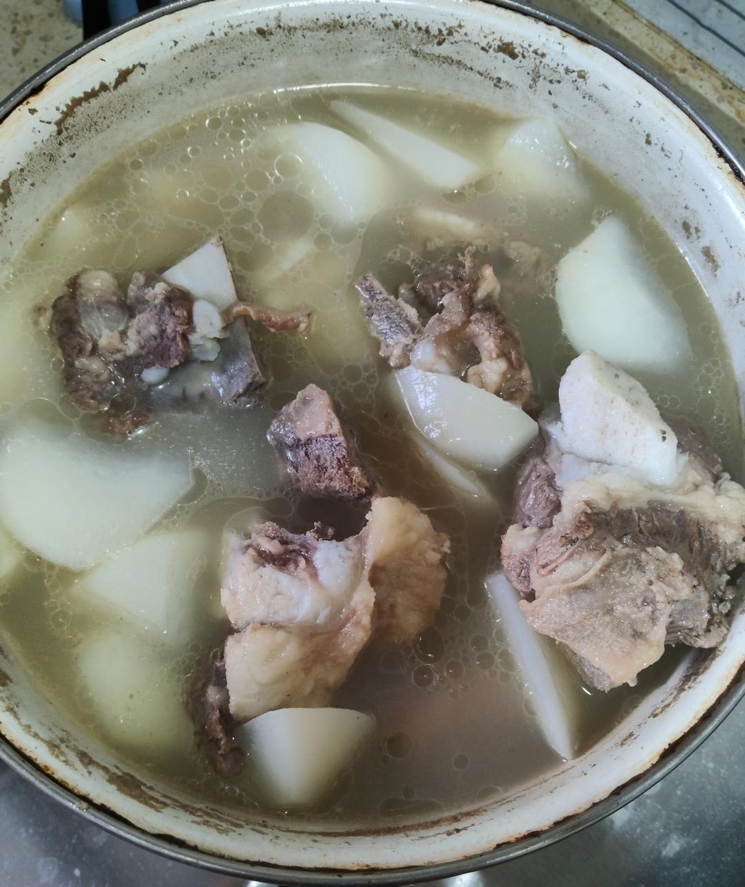 牛脊椎骨汤（只放盐，不放其它调料）