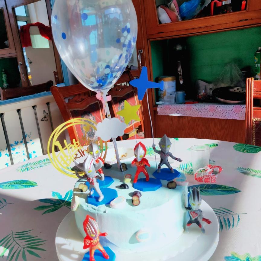 超简单的奥特曼生日蛋糕