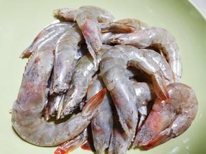 用料简单又好吃的油焖大虾的做法 步骤3