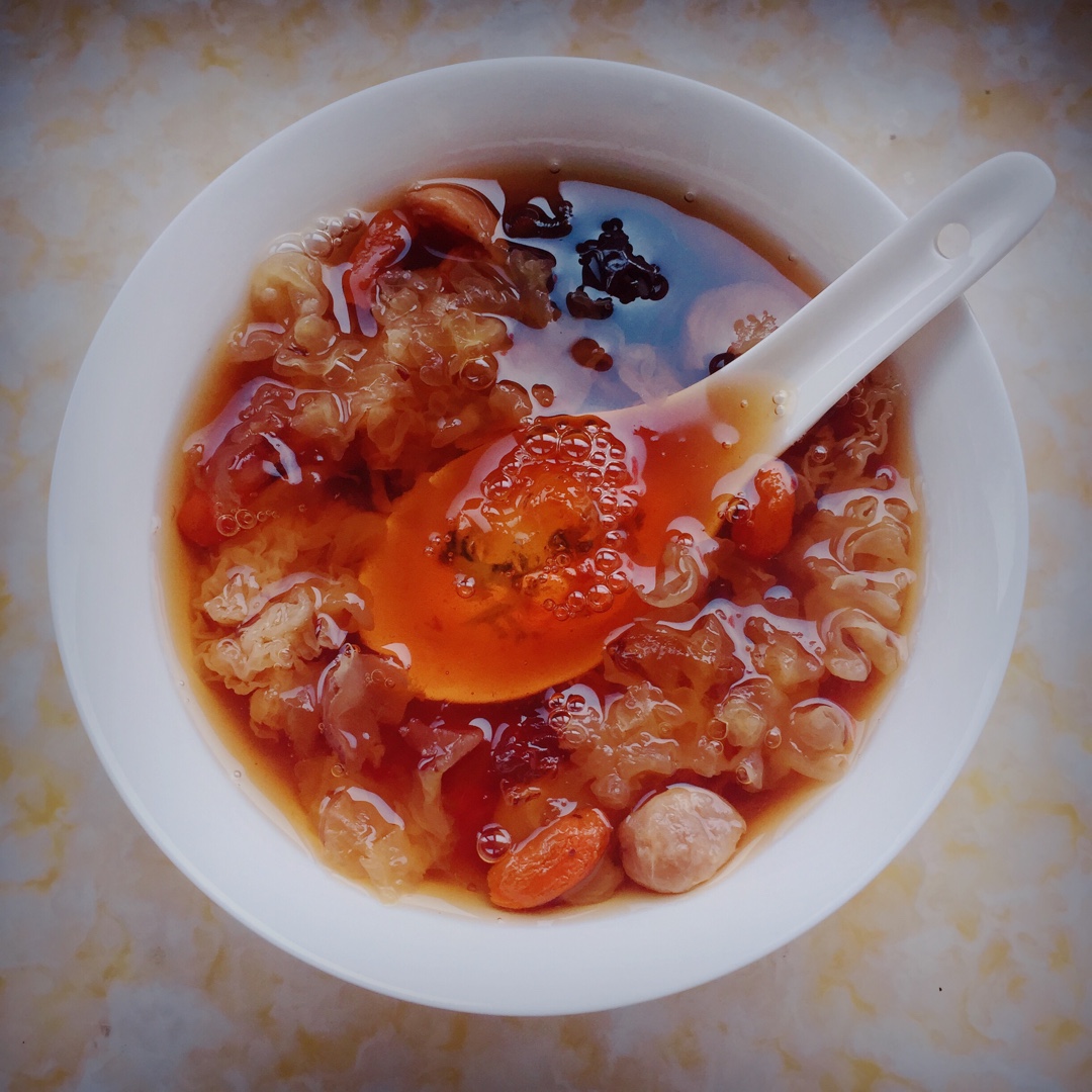 这一碗，只长颜值不长膘！（银耳桃胶皂角米）