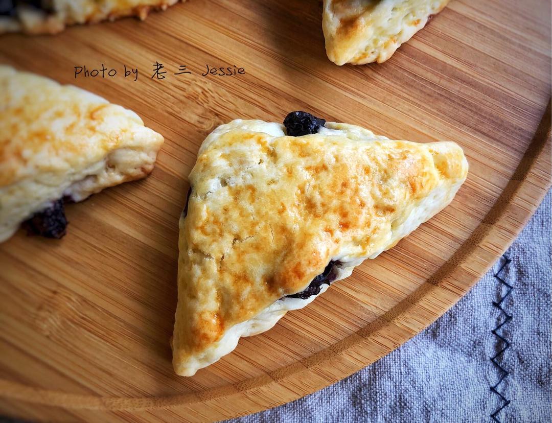 【视频】3分钟 奶油司康Scone(可能是世界上最快手的司康) 消耗淡奶油～
