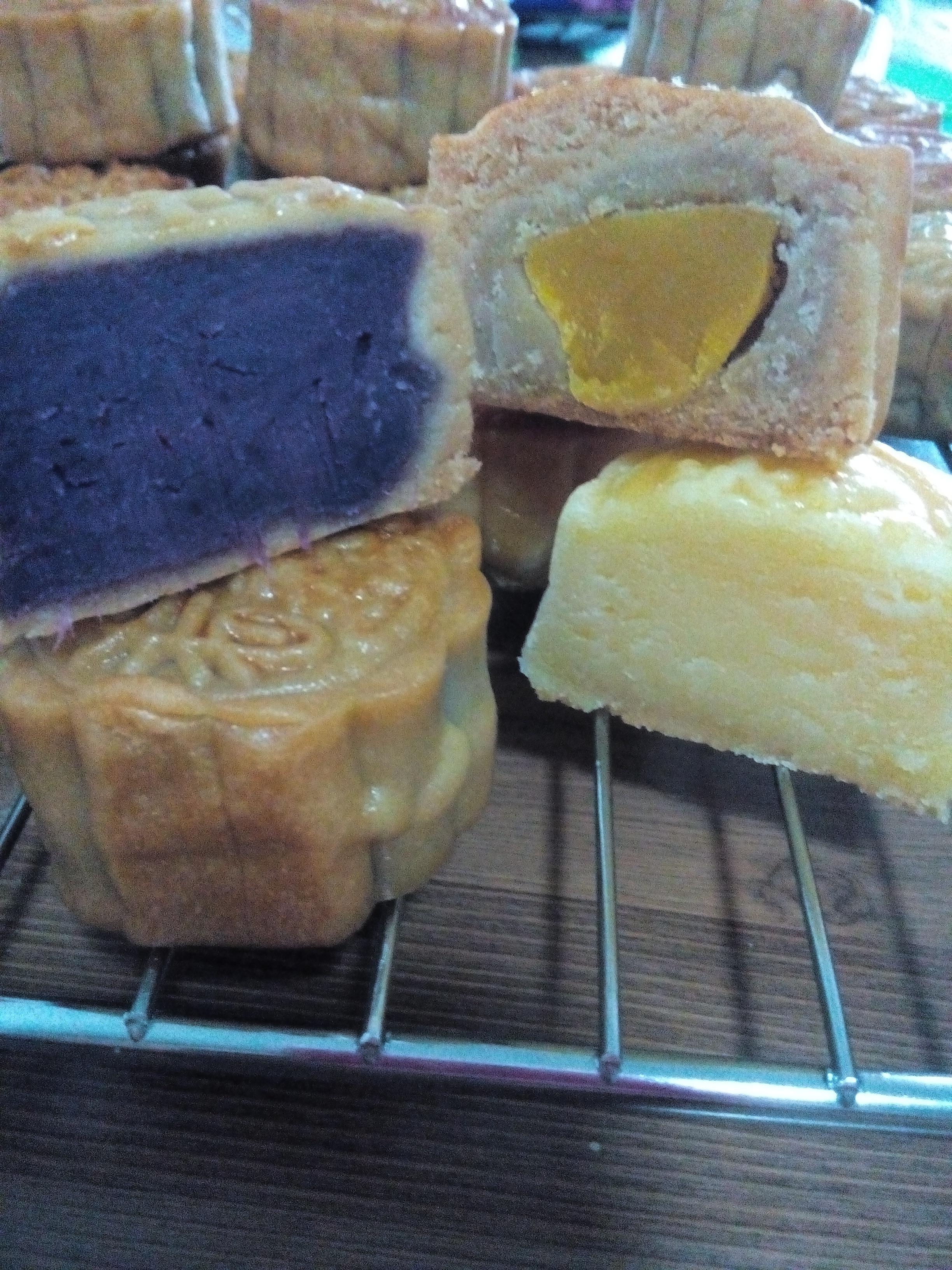 紫薯月饼+蛋黄莲蓉月饼