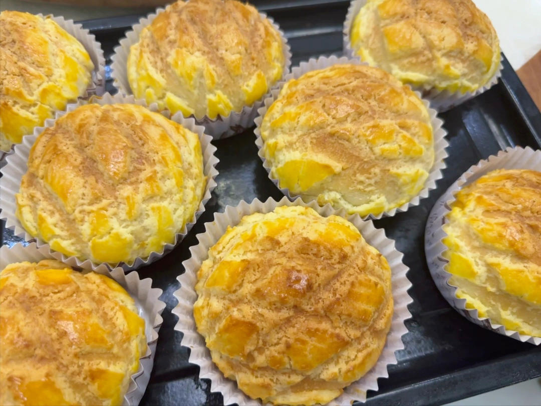 好吃到炸裂的港式菠萝包（附带制作酥皮的小视频）