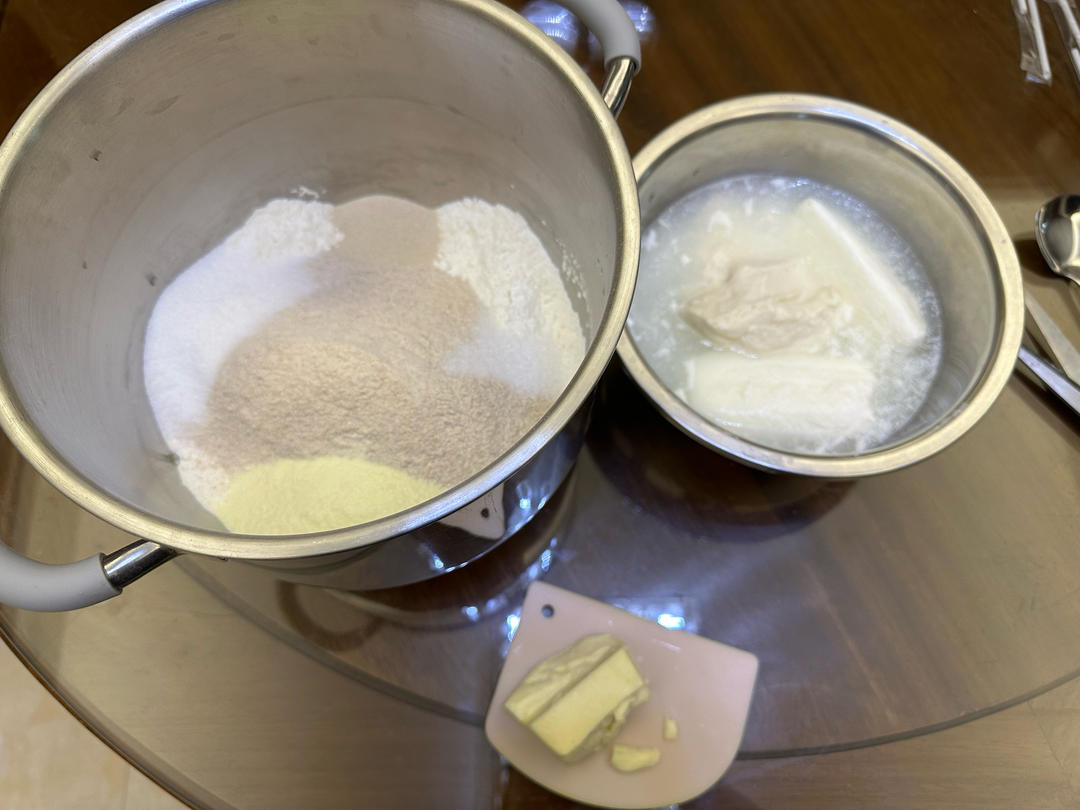 纯奶手撕吐司的做法 步骤1