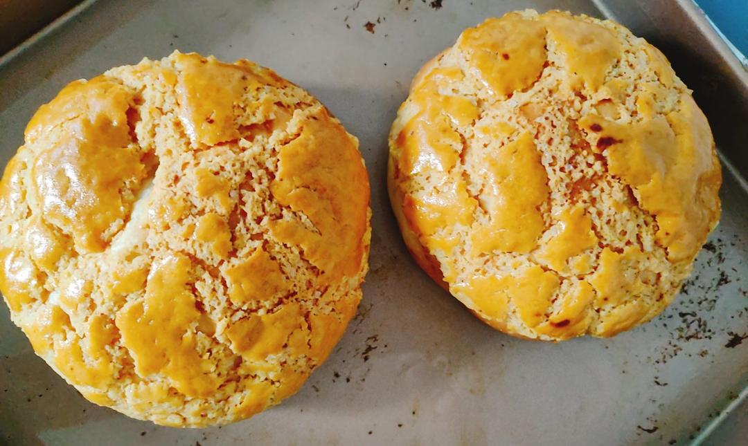 做100款面包の12：在家开茶餐厅!港式菠萝包 –不划格子自然裂开的香酥脆皮！菠萝油/酥皮包