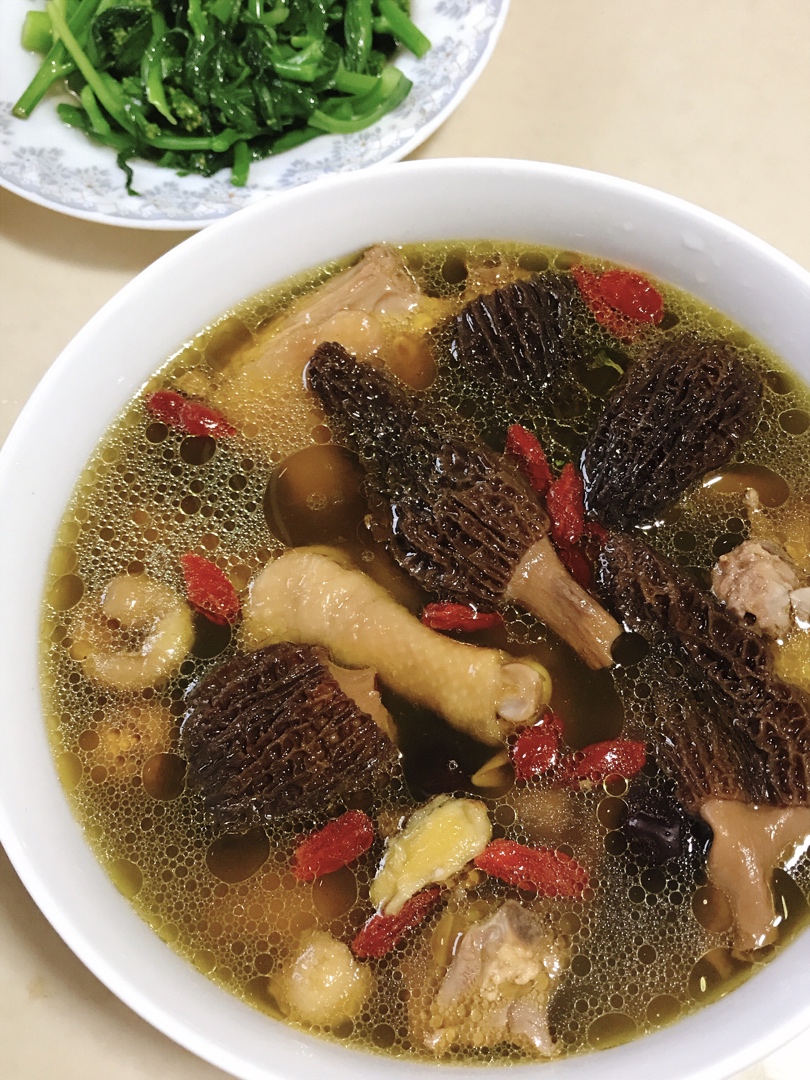 羊肚菌炖鸡汤（简单、营养又美味）