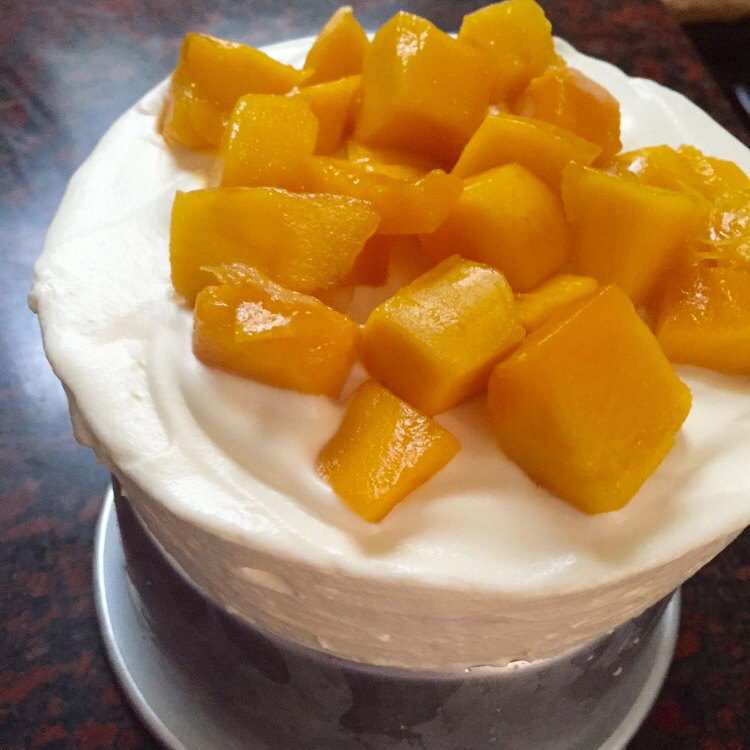 奶油水果装饰蛋糕