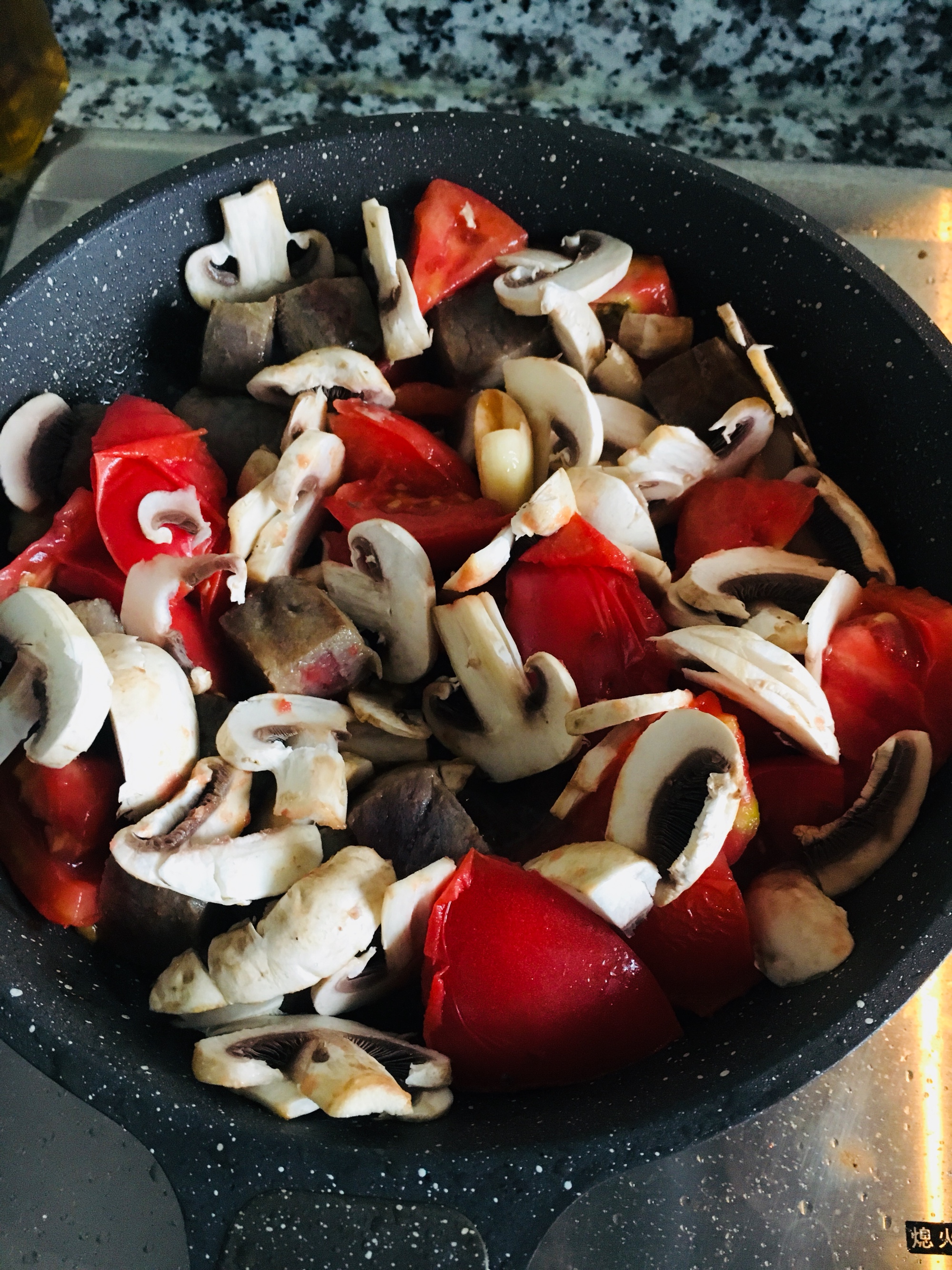 番茄蘑菇牛肉饭的做法 步骤3