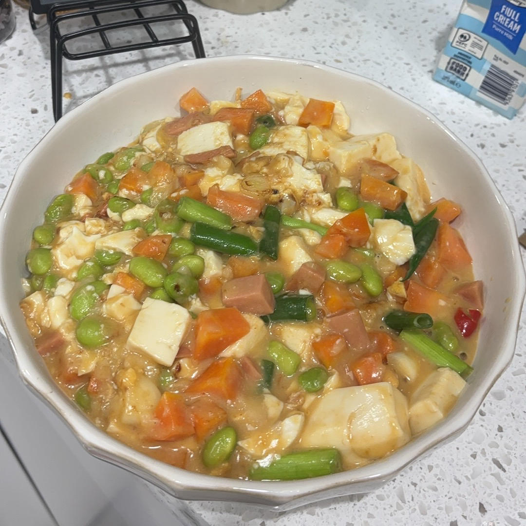 营养又鲜香的咸蛋黄豆腐煲