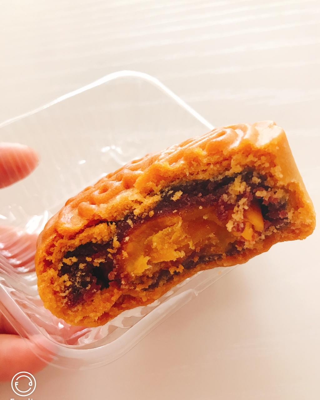 广式月饼—蛋黄莲蓉月饼