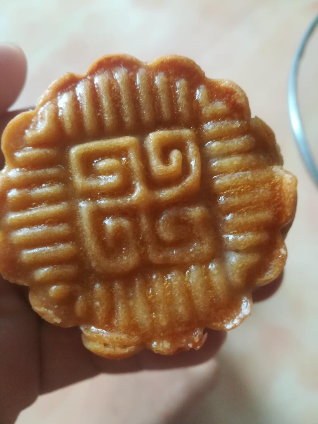 广式月饼—蛋黄莲蓉月饼