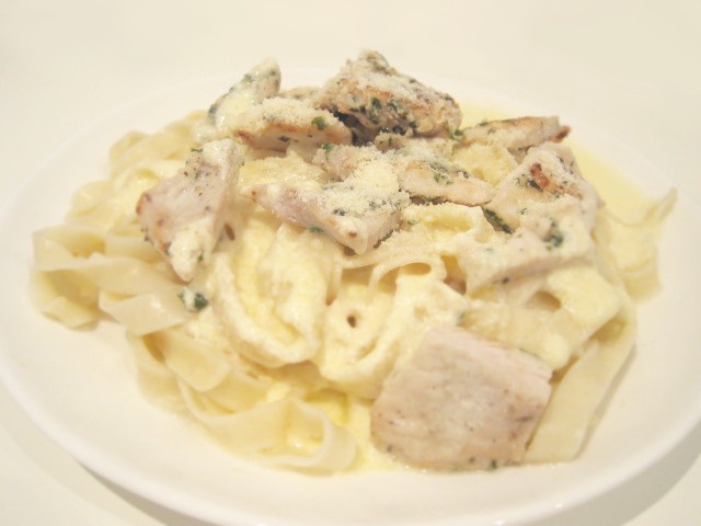 芝士奶油鸡肉意面