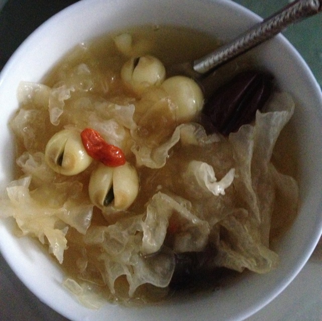 红枣银耳莲子羹