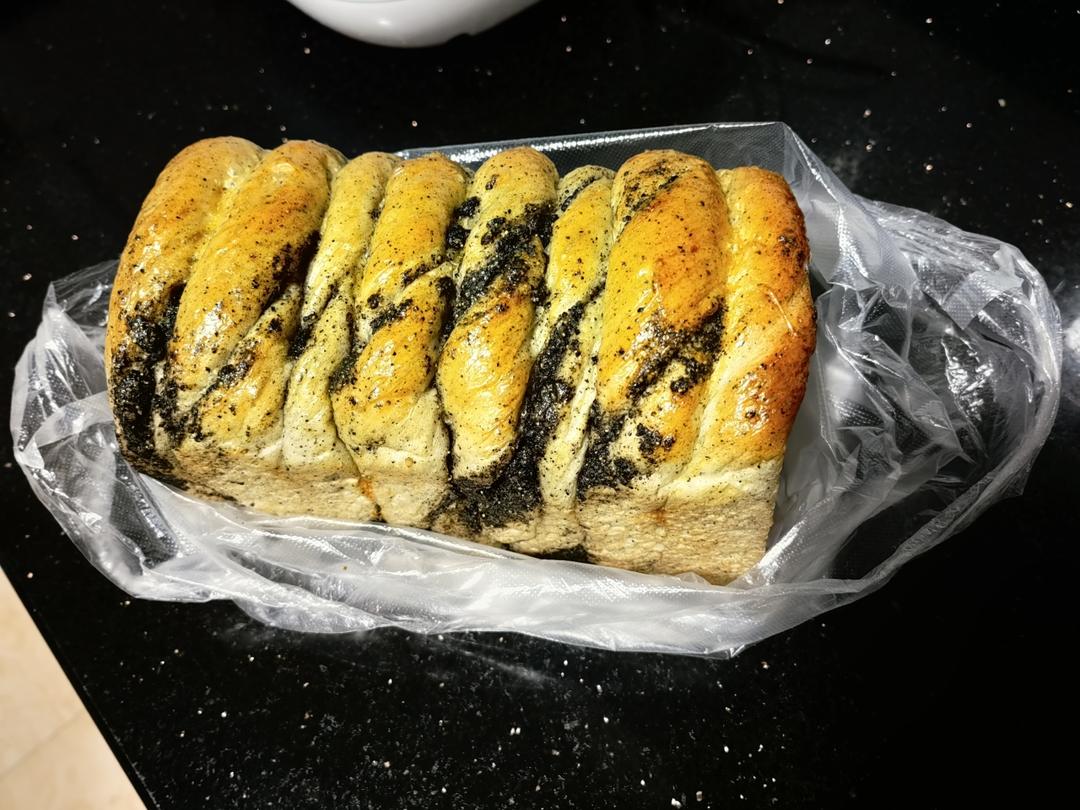 现在面包还能养生了？黑芝麻奶酥吐司