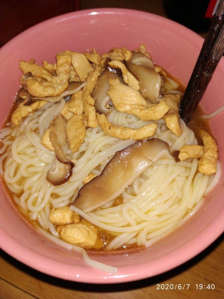 香菇鸡丝面