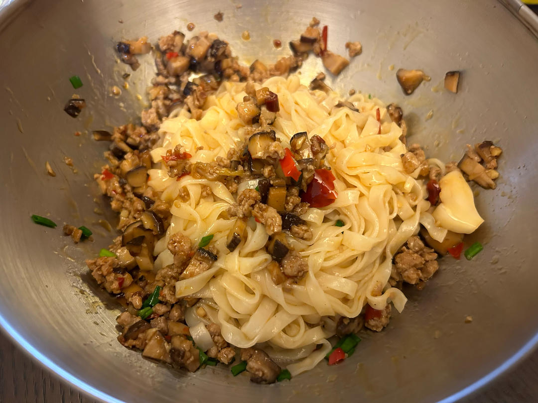 湘式香辣香菇肉酱拌面