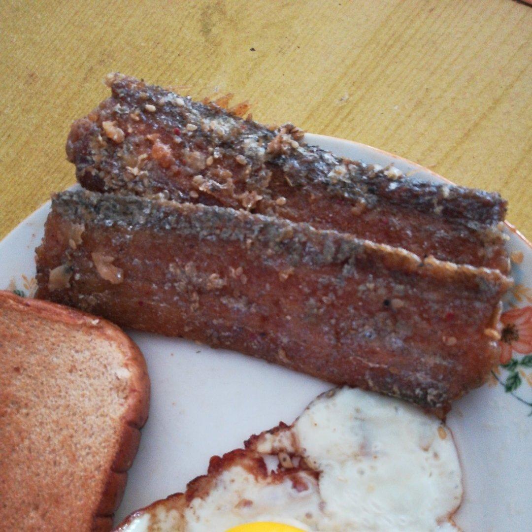 香煎带鱼（不裹粉不易烂的技巧）