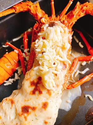 🦞《龙虾、野生青龙料理》🦞芝士白酱焗烤龙虾🧀芝士好好味😋简单好上手的烤箱菜🤙🏻的做法 步骤9