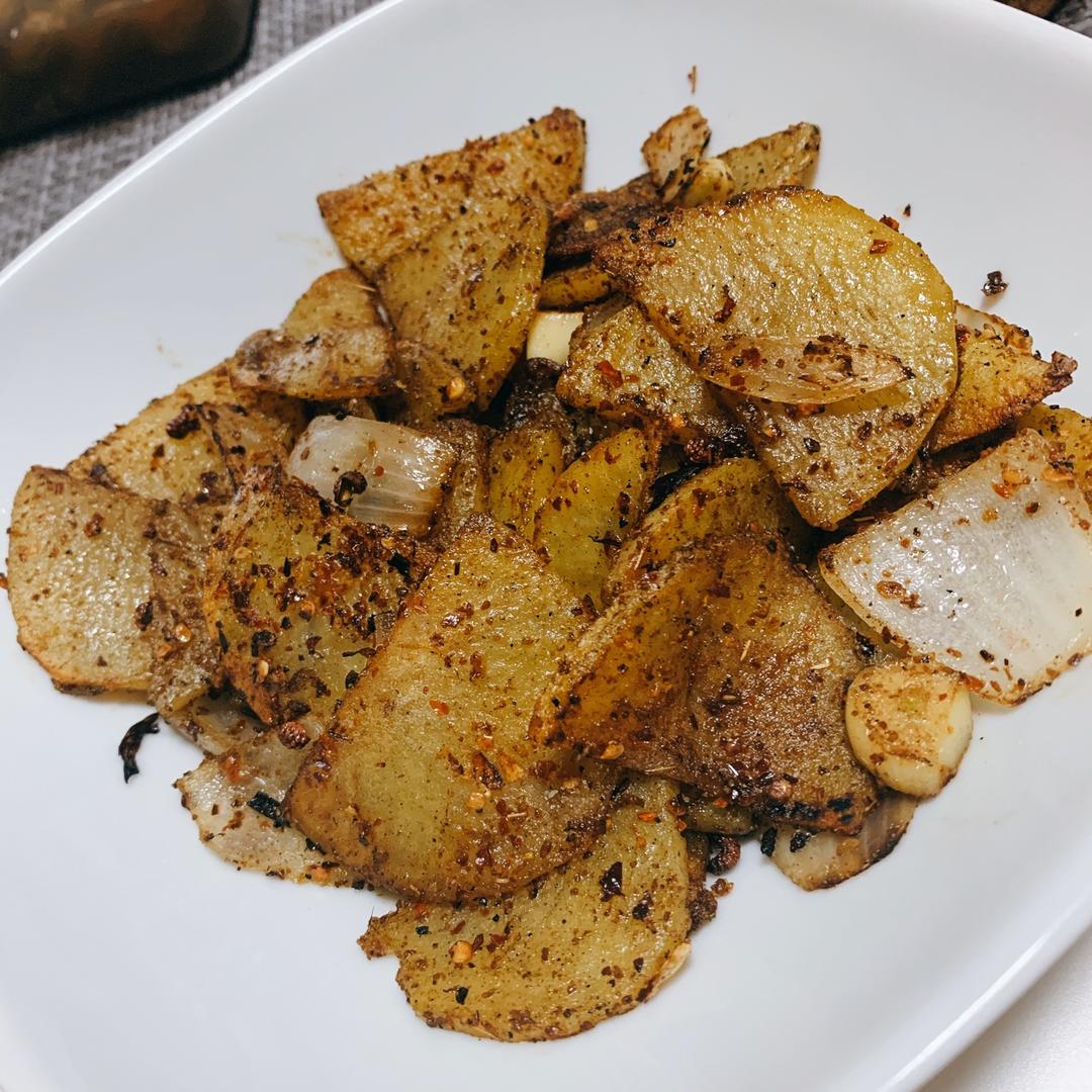 边吃边流泪的「孜然土豆片」