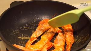 泰式冬阴功汤和如何处理大虾【米二乔的七味厨房第10集】的做法 步骤3
