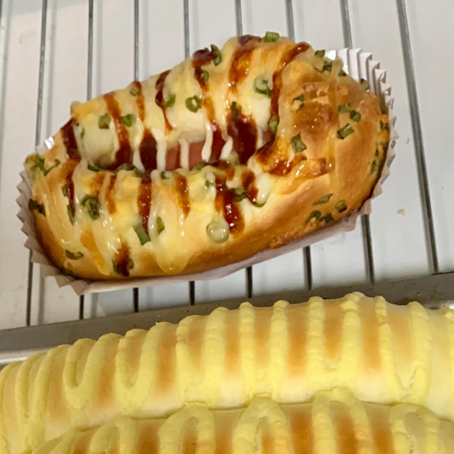 火腿香葱肉松面包