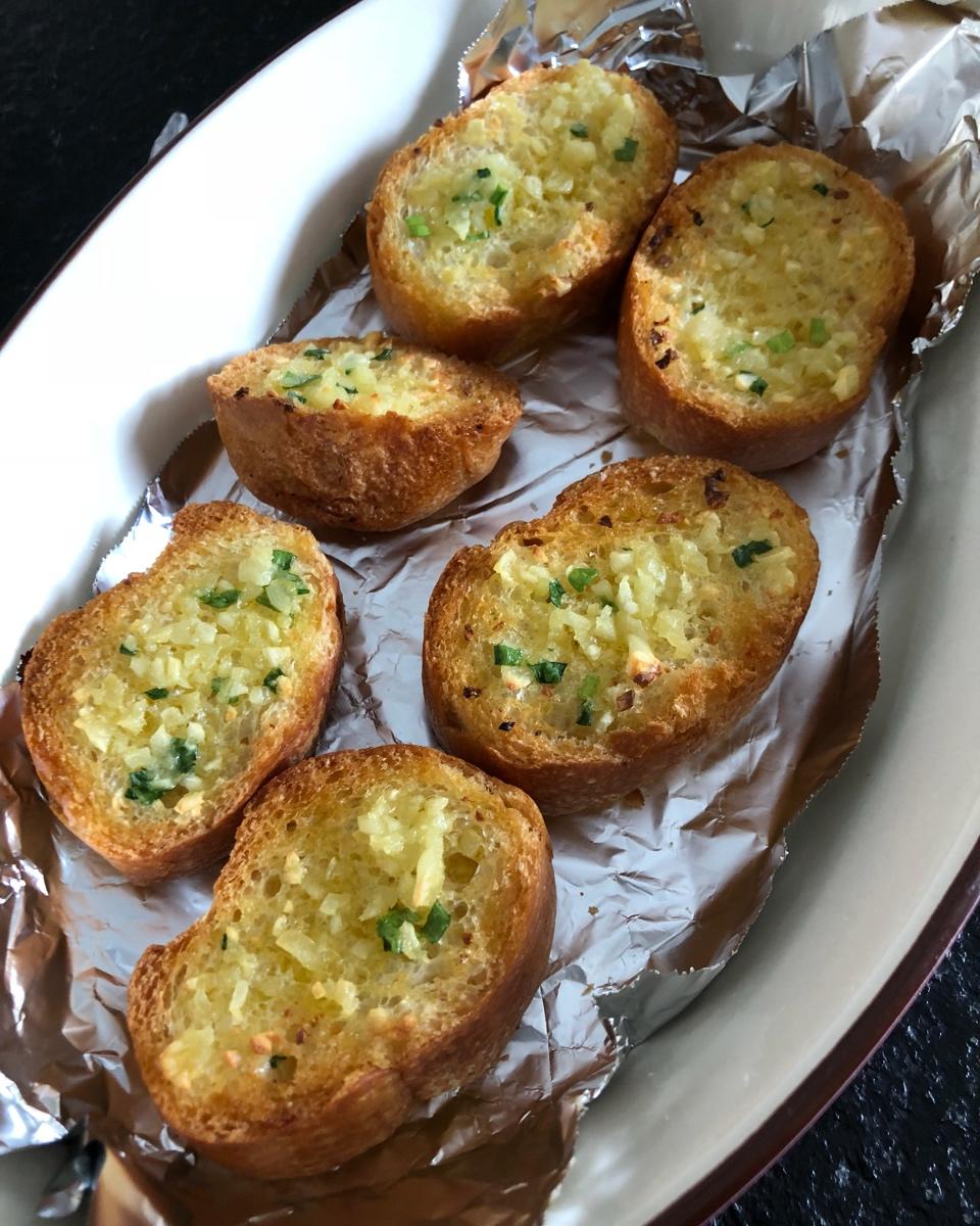 餐前小食-香脆蒜蓉法包 Garlic Bread