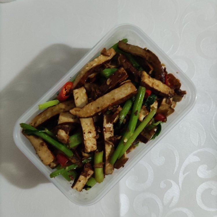 素菜：芹菜炒豆腐干