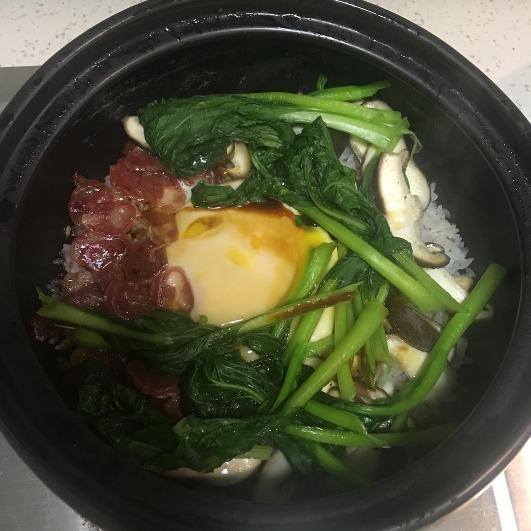 铸铁锅腊肠煲仔饭