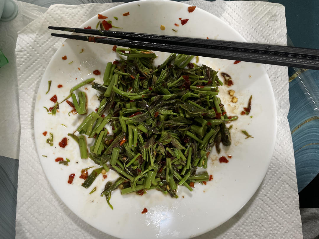香椿两吃（油泼香椿+香椿鸡蛋饼）