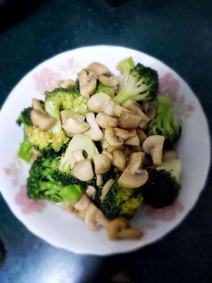 低脂低卡‼️鲜嫩好吃不长胖的西兰花炒菌菇