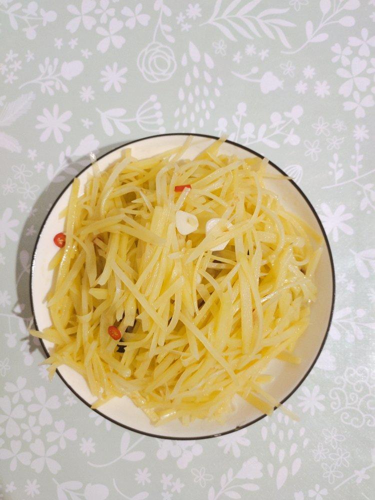 偷学厨艺的小师弟做的酸辣土豆丝