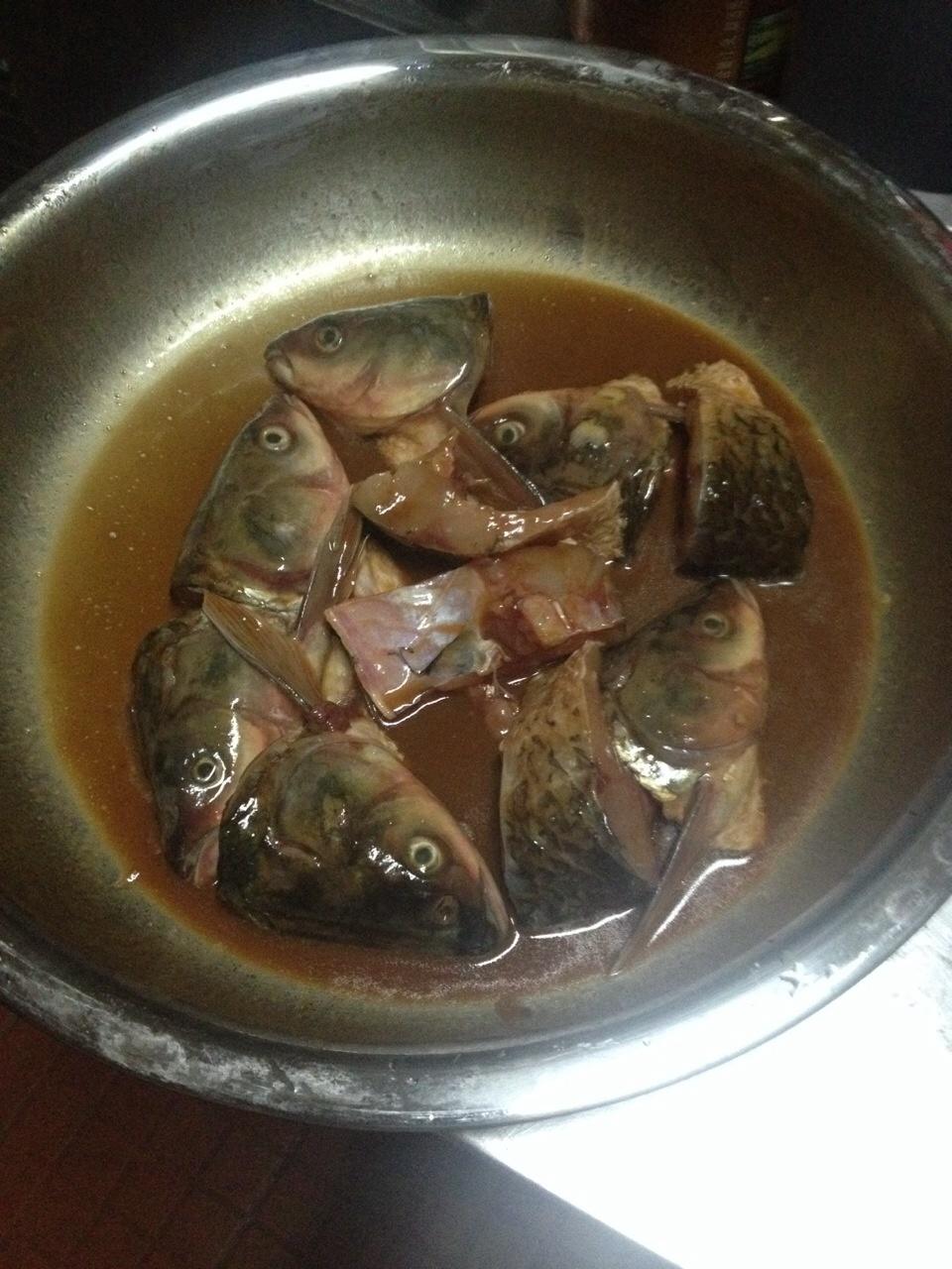 生焗鱼头煲的做法 步骤2