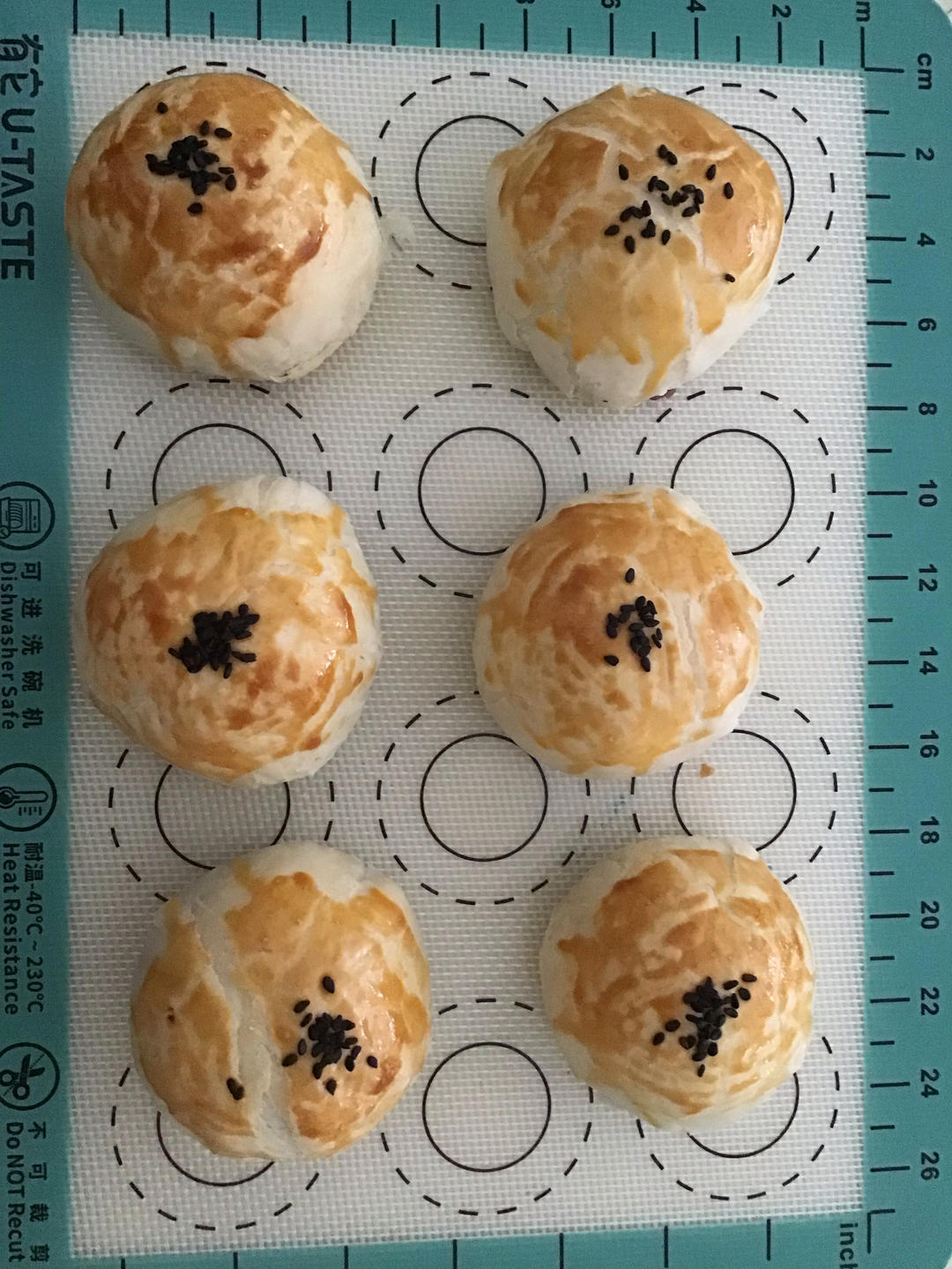 中秋不一定要吃月饼，来颗「蛋黄酥」吧