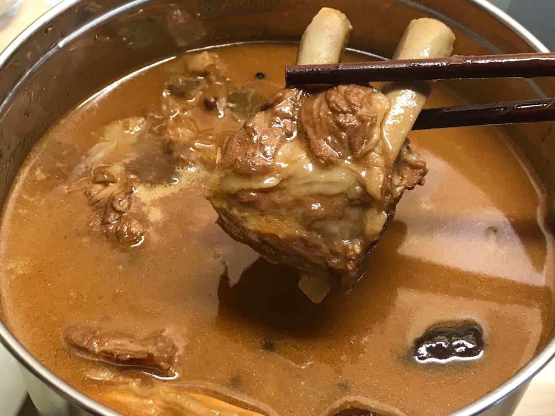 堂妈教你做红汤羊蝎子火锅