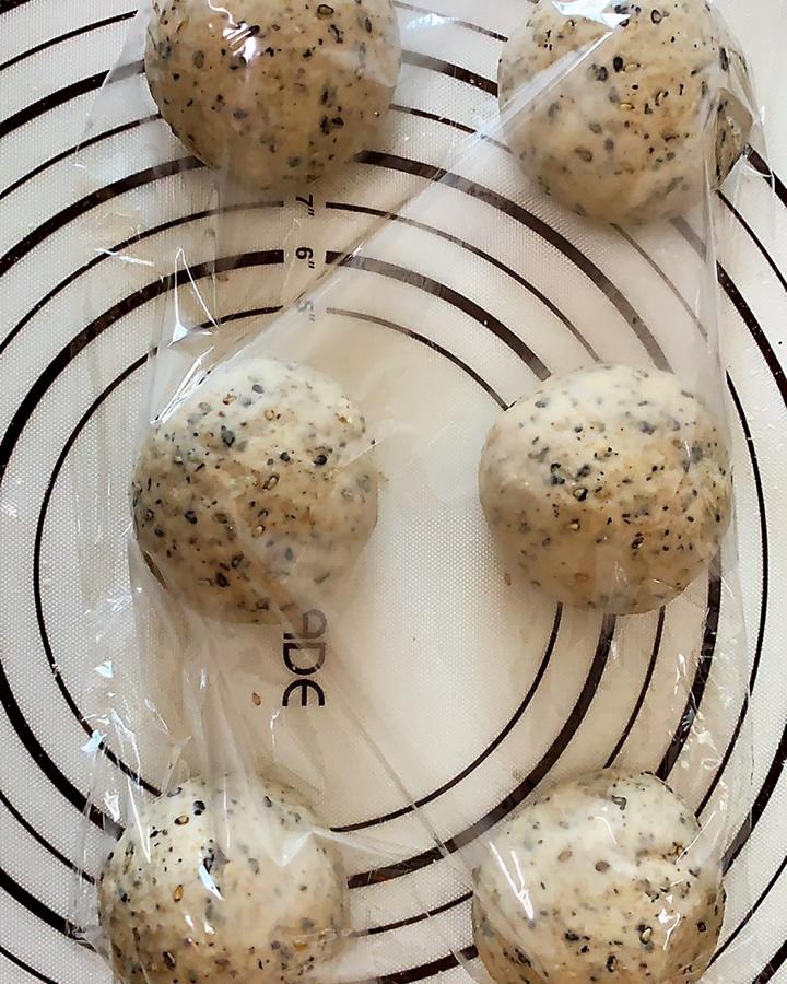 无油低糖的健康主食面包：芝麻贝果