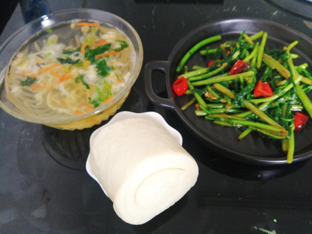 炒茼蒿（零失败巨好吃的快手菜）