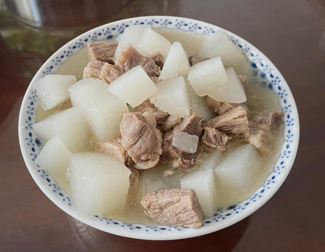 清汤萝卜牛腩