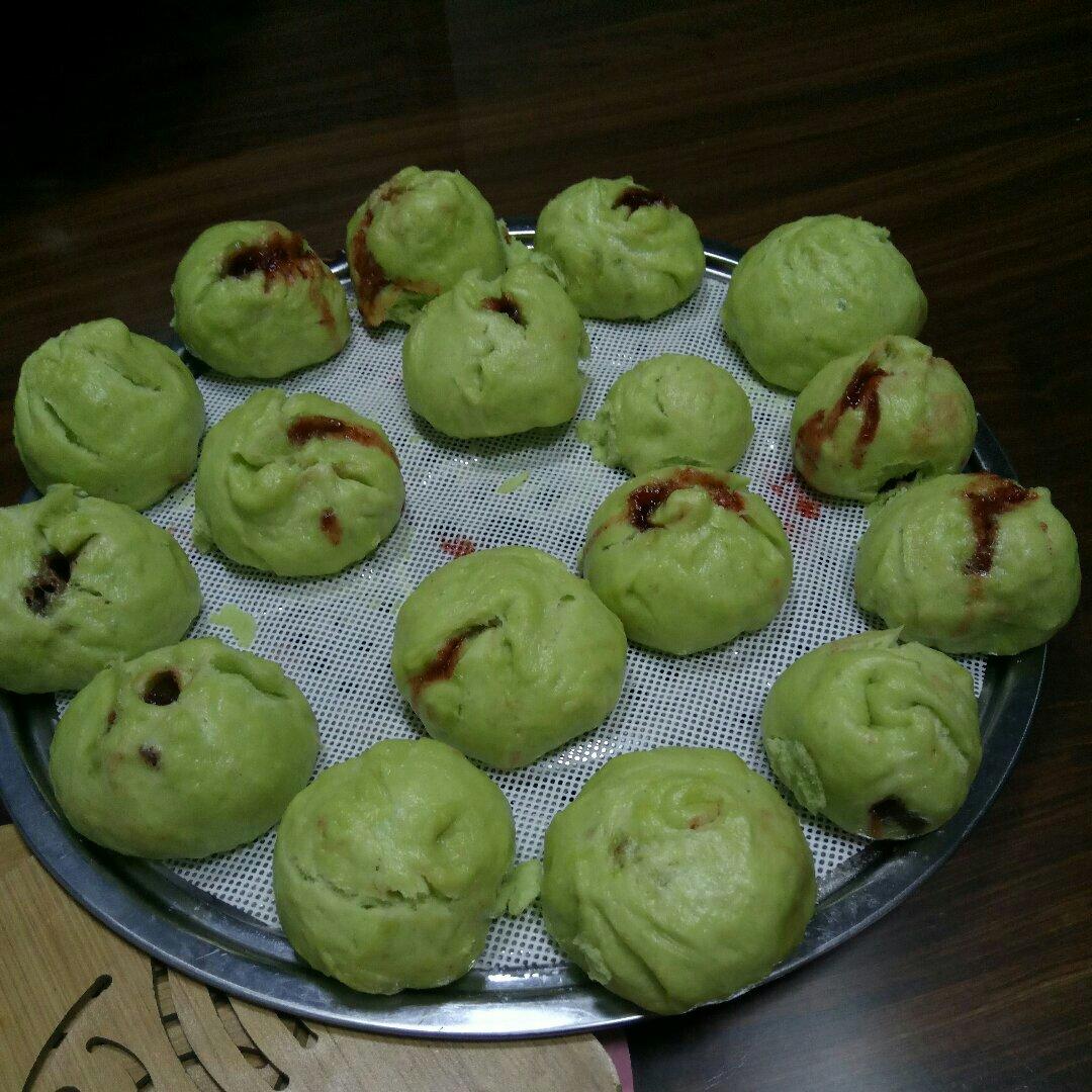 云朵般松软爆浆蜜汁叉烧包