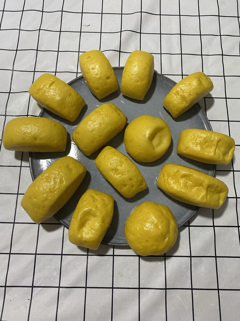 不加一滴水，松软香甜的南瓜馒头